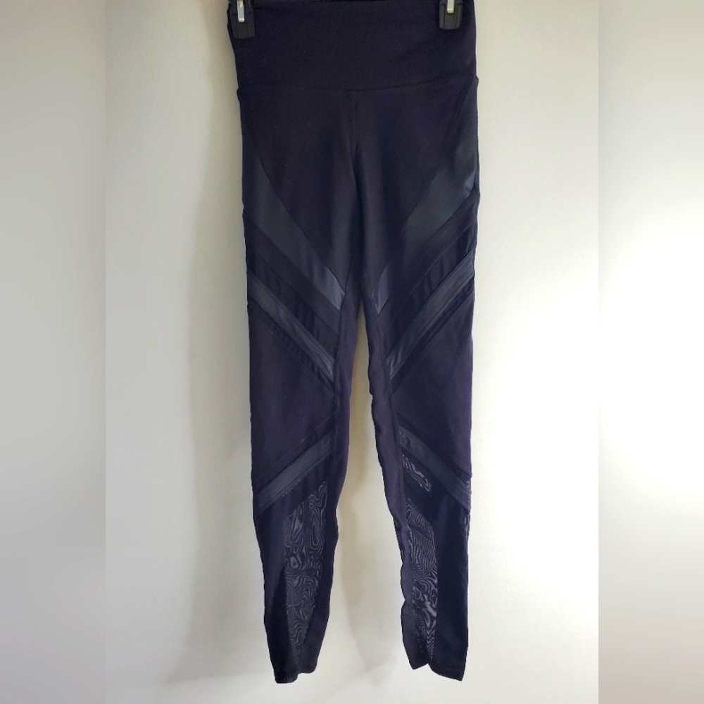 Alo Epic High Waist Mesh Panel Black Leggings Size Small - Picture 3 of 11